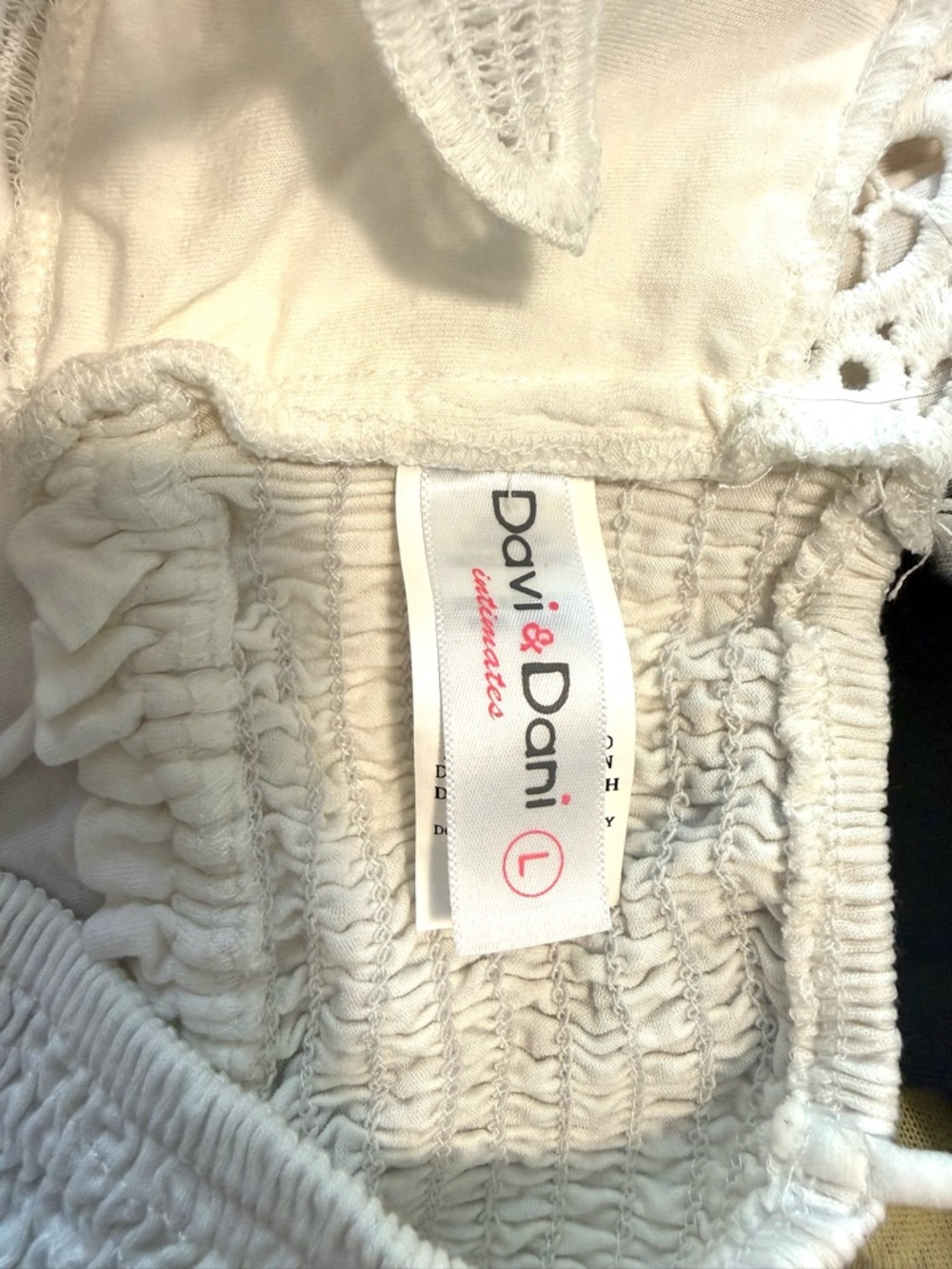 DAVI & DANI White Lace Crochet Bralette - Picture 3 of 3